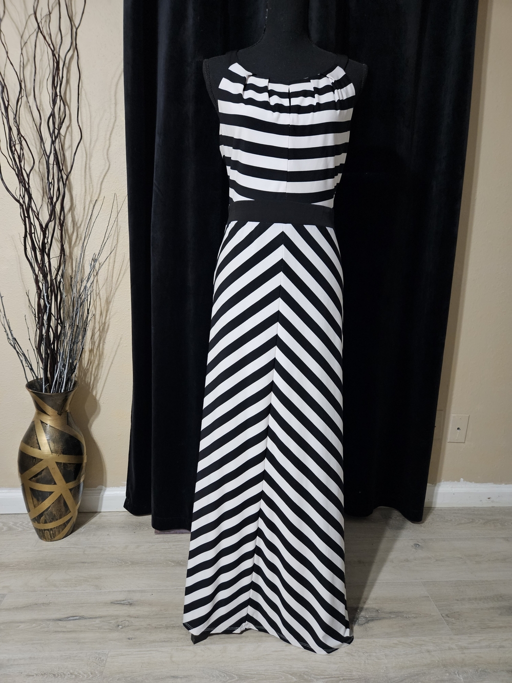 Studio One Black and White Striped Sleeveless Maxi Dress